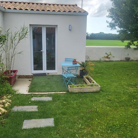 Dependance Avec Place De Parking Sainte-Soulle Екстериор снимка
